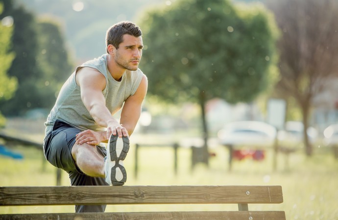 Alongamento pré e pós-treino: fundamental para a retomada dos exercícios físicos (Foto: Getty Images)